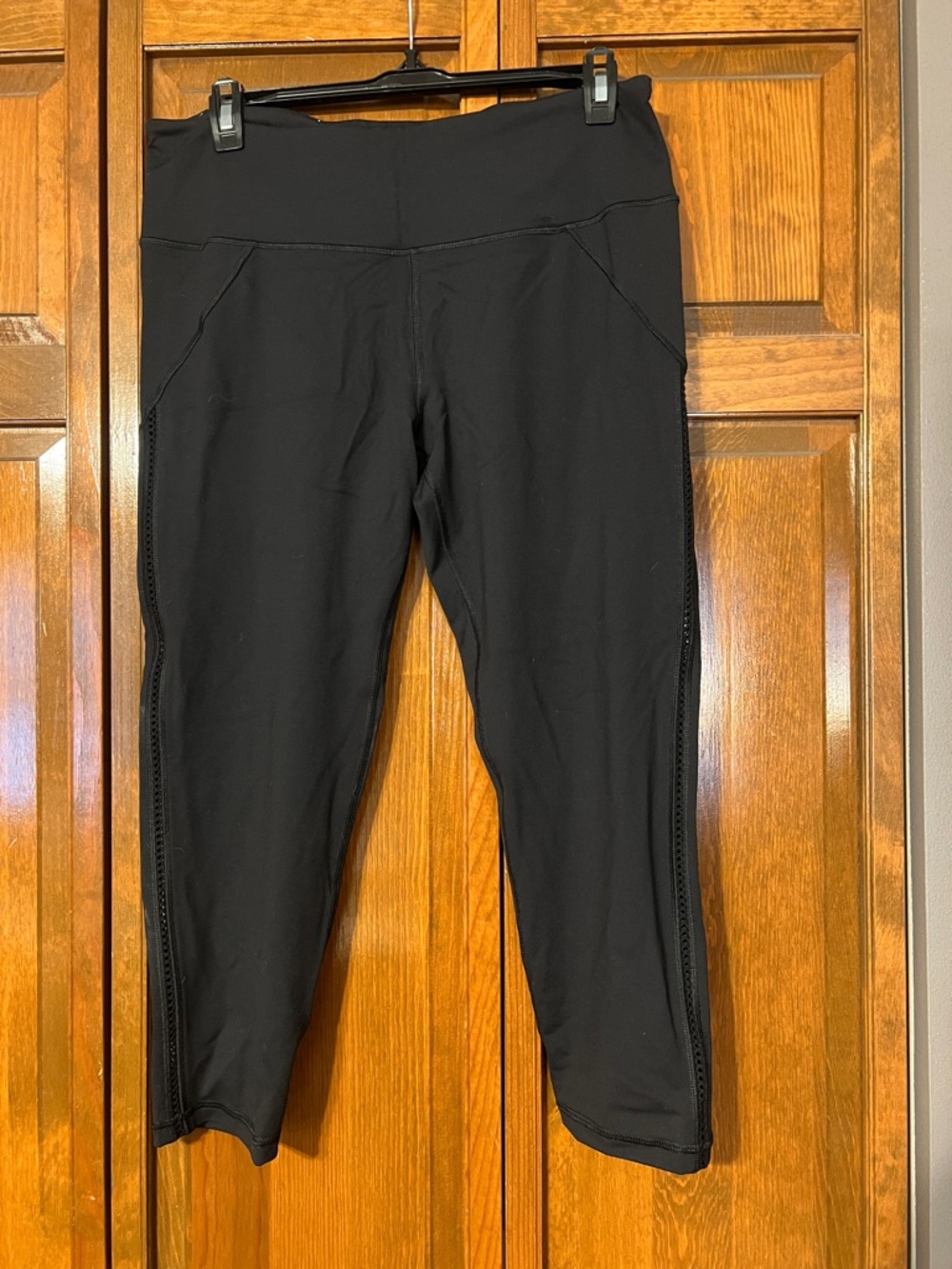 Victoria Secret Sport black Athletic Cropped Leggings
